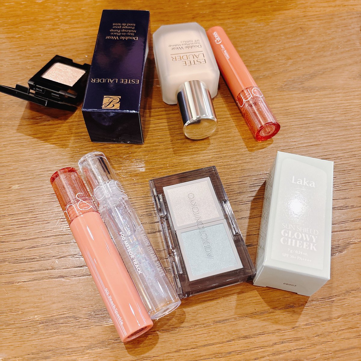 hrm_cos's tweet photo. デパコスで誕プレを買い合ってテンション爆アゲ🎁コスメうきうきショッピングが出来て大変満足です！！！ https://t.co/6CWIC3evJE