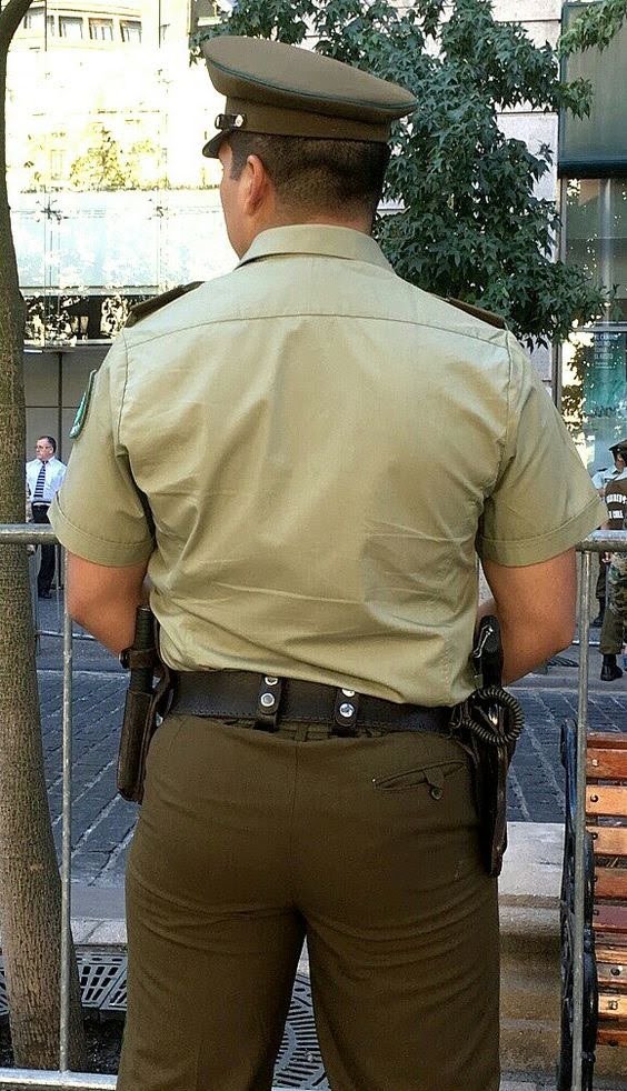 EmilioB15179761's tweet photo. macho policía, con su pedorrote enorme, que virilidad tan hermosa.
#hotcop #nalgones #hombressexys #sexycop https://t.co/OU84xVYrdc