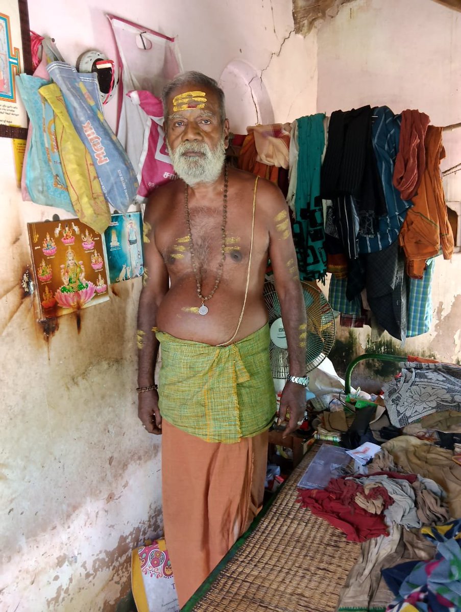 Sastha93883062's tweet photo. நமஸ்காரம்,என் பெயர் தண்டபாணி ஸுப்ரமண்யன் (70) வயது. ப்ரஹ்மசாரி.என் சகோதரி வசந்தா, விதவை,(78).
நாங்கள் இருவரும் பாடகச்சேரியில் (குக்கிராமம்)(தமிழ்நாடு,கும்பகோணம் வலங்கைமான் அருகில் ) இருக்கிறோம்.
பாடகச்சேரியில் உள்ள பெருமாள் கோயில்,முருகன் கோயில்,பிள்ளையார் கோயில்,சிவன் கோயில் இவற்றுக்கு பூஜை இரு வேளை செய்து வருகிறேன். பக்கத்துல வசிக்கும் பாலசரஸ்வதி அம்மா ஆகாரம் இரவு வேளைக்கு தருகிறார்கள்.ஸ்வாமி நெய்வேத்யமும் அவர்கள் செய்து தருகிறார்கள்.
எங்கள் இருவருக்கும் மருத்துவவசதி,டவுனுக்கு சென்று மருத்துவரை பார்த்து வர,சலூனுக்கு செல்ல கூட போதுமான பொருள் வசதி,வருமானம் இல்லை. வசிக்கும் வீடு மிகவும் மோசமான நிலையில் உள்ளது. 
வீடு ரிப்பேர் செய்ய வேண்டிய நிலைமை.
வாழ்வதற்க்கு பொருள் உதவி தேவை.
முடிந்த பொருள் உதவி செய்து எங்களை காப்பாற்றவும்.
நமஸ்காரம்.
Dhandapani Subramaniam
Canara Bank
17152210000058
IFSC CODE
CNRB0001209
Ph:9080256339
(no Gpay)