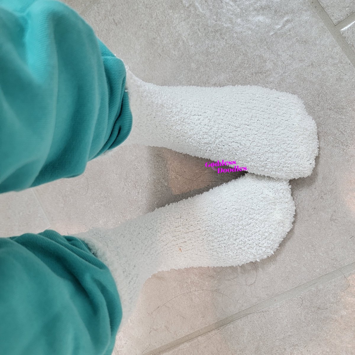 GoddessDoodles's tweet photo. Are you you the kinda freak that daydreams about being used by my fuzzy socks? https://t.co/KyB0hnyRk8