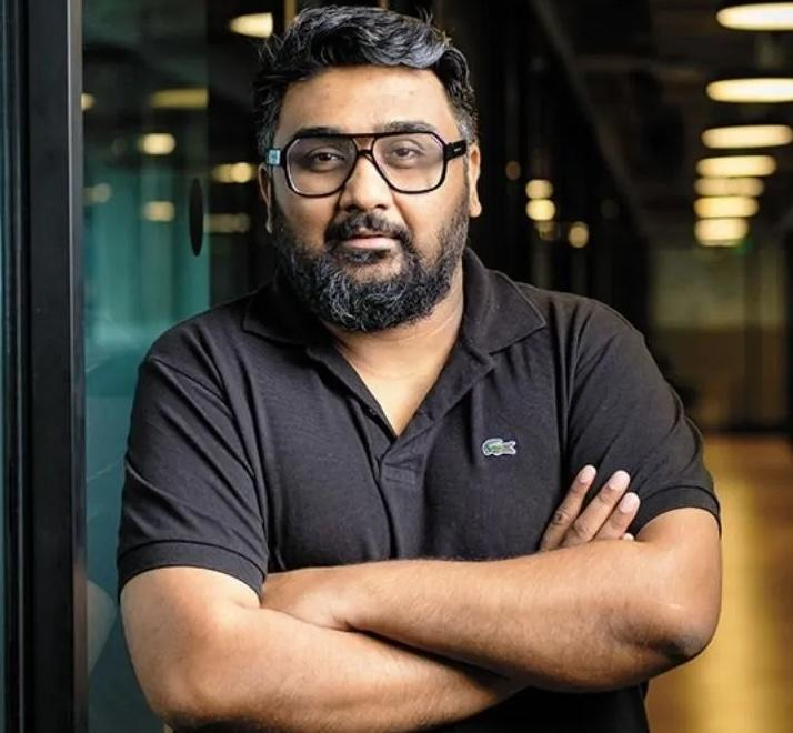 hijunedkhatri's tweet photo. how Kunal Shah landed a job at meta (and you can too)

saw the news. did some digging. here's the exact playbook he followed.

step 1: the resume
forget the one-pager. forget "results-driven professional with 10+ years of experience." kunal's resume was one line: built and exited freecharge. built cred to a $4.5b valuation.
ats-friendly? no. ats-proof? also no, because no ats was involved. skip the keyword stuffing, just stuff the company instead.

step 2: platforms, linkedin, wellfound, naukri
he didn't update his "open to work" banner. he didn't apply through a careers page and get auto-rejected by a bot in 4 seconds. he posted spicy hot takes on x for a decade until meta's chief product officer started reading them for fun.
turns out there's a tier above "actively applying" called "being the thing people apply to."

step 3: reaching out to a recruiter
skipped it entirely. chris cox, meta's cpo, reached out to him. no "hi, i came across your profile and have an exciting opportunity." no follow-up 11 days later. just a direct ping from the person who actually decides.
the real growth hack nobody tells you: be so good a c-suite exec stalks your profile for you.

step 4: interview prep
zero rounds. zero whiteboard. zero recruiter silently judging your tab-switching for 45 minutes.
his system design round was a literal payments company running in production, serving millions. his hard problems weren't on arrays, they were on why upi doesn't settle instantly.

step 5: mock interviews
the board meetings were the mock interviews. every investor call for 8 years was a behavioural round. "tell me about a time you failed" was every quarter cred missed its burn targets.

what this actually teaches us about hiring:
no matter the degree. no matter the resume. it's your proof of work that speaks.

lastly, thanks for coming to my ted talk.
have a good one.