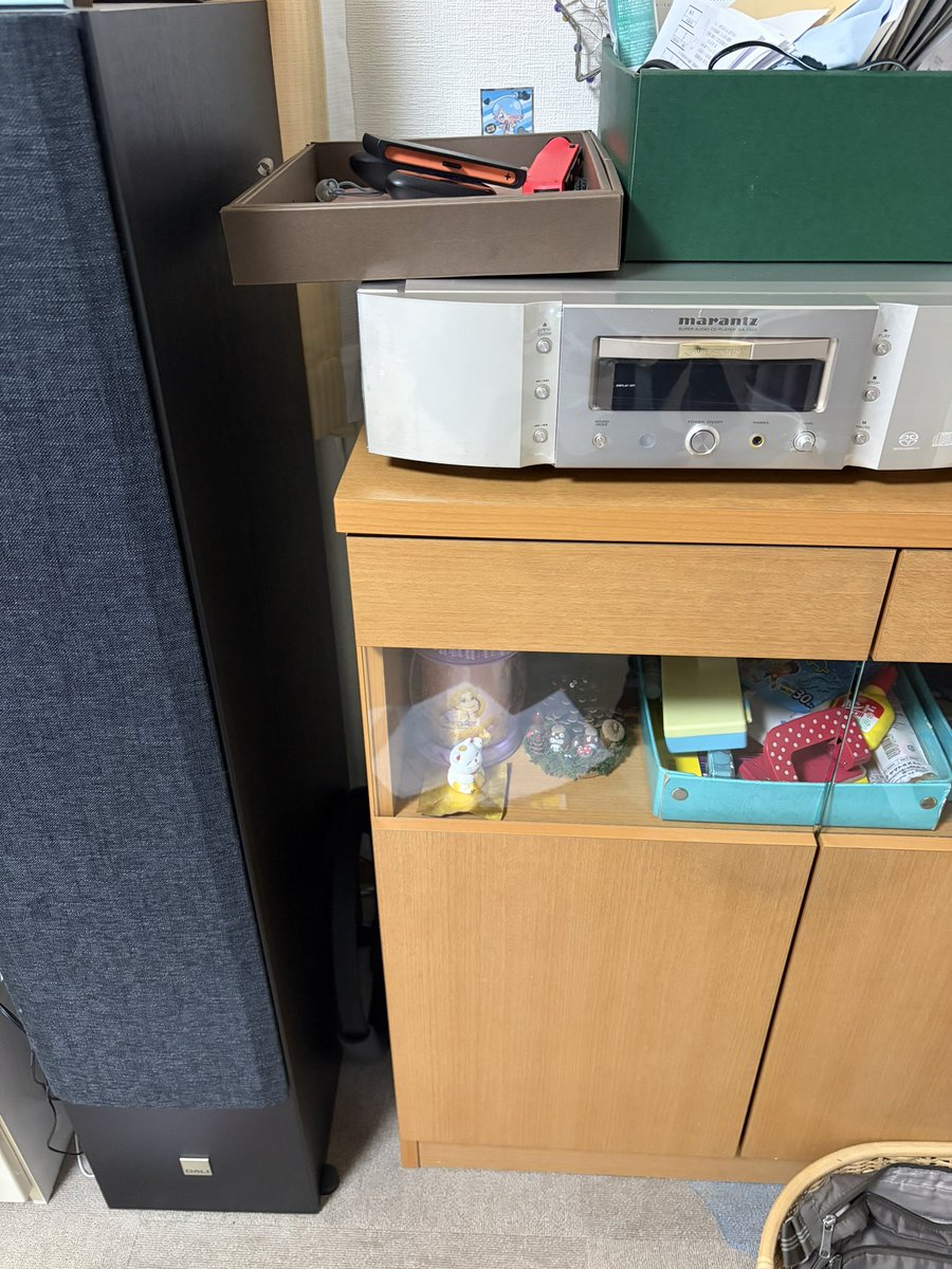 CGrfd4's tweet photo. ここ最近丸1��休みがなかったので久しぶりに休日を満喫！
ラーメン屋さんへ行って時間があるので行く気はなかったパチンコへ…三千円が10倍になり欲しかったCDプレーヤーを買いにハードオフへGO‼️
ここなら違和感ないかと設置したので、嫁さんにいつバレるかハラハラしながら過ごします😅 https://t.co/BEJnvTUk0g