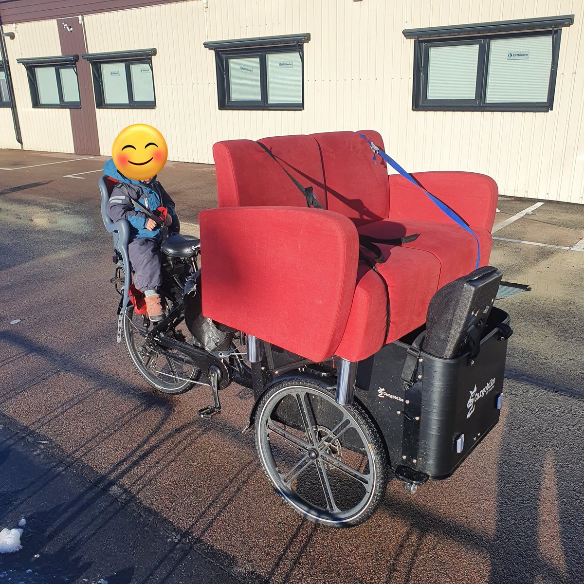 OskSta's tweet photo. I've been gradually pushing the limits of what you can reasonably transport on a cargo bike https://t.co/O8S6dqZ1cA