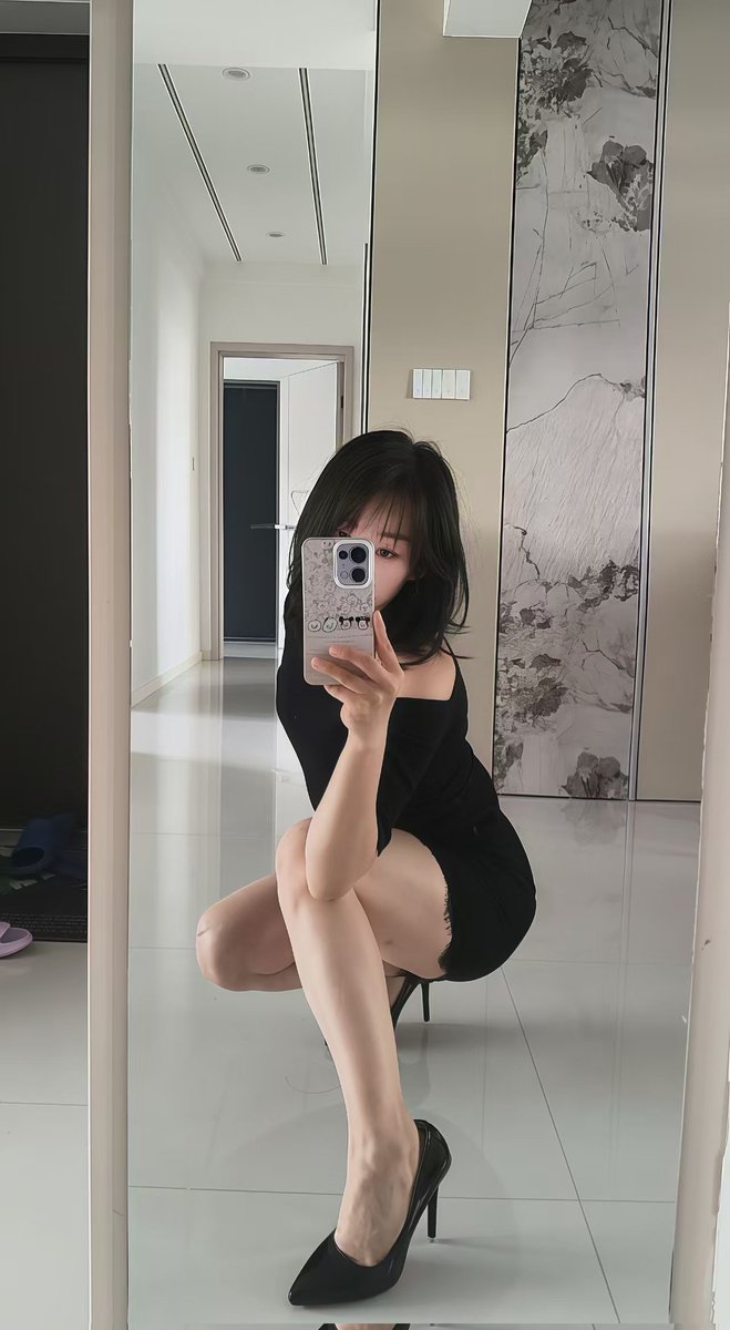 Naimidezhuren's tweet photo. 玩弄我的骚货人妻跑友1 https://t.co/d4r7cgTZVs