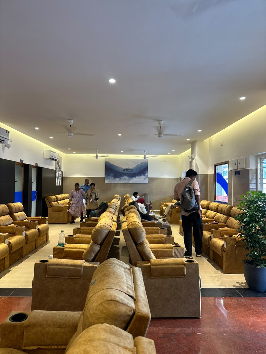 GMSRailway's tweet photo. ✨A more comfortable journey begins at Tirur!
The modernised AC Waiting Room at Tirur Railway Station is now open, providing passengers with enhanced comfort and convenience.
#SouthernRailway #Tirur #PassengerAmenities #IndianRailways #SRInfraUpdate https://t.co/exp45WQ8OU
