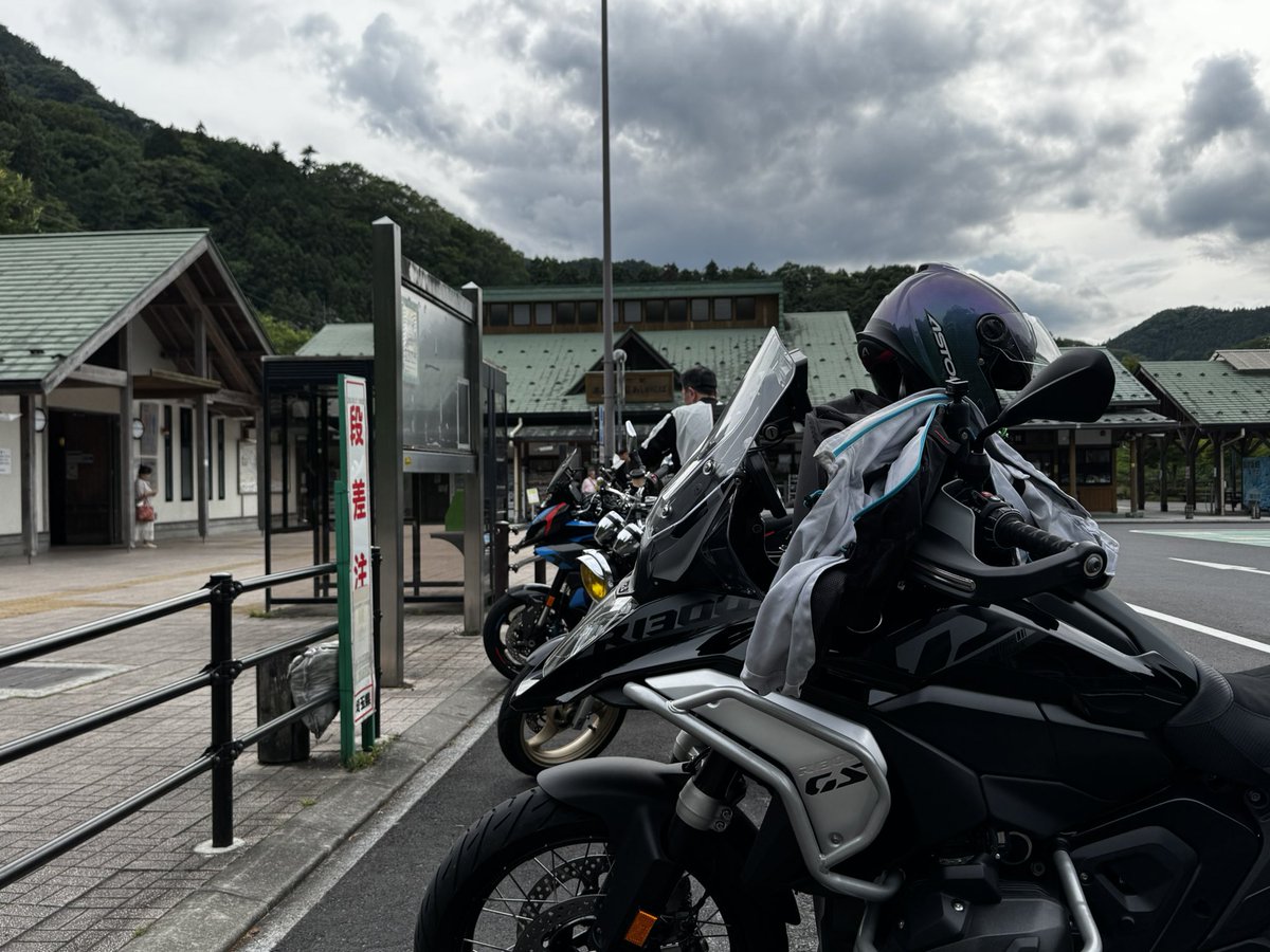Thide3's tweet photo. 本日2度目のあしがくぼ。
まぁ、これはルート的に仕方ないのかな。
そして、地ビールを購入。
新聞紙を自分で巻いてくださいと。
でなければ有料のカバーがあるとか。

そろそろ専用の袋でも準備しようかねぇ。 https://t.co/IJJhKpgT2e