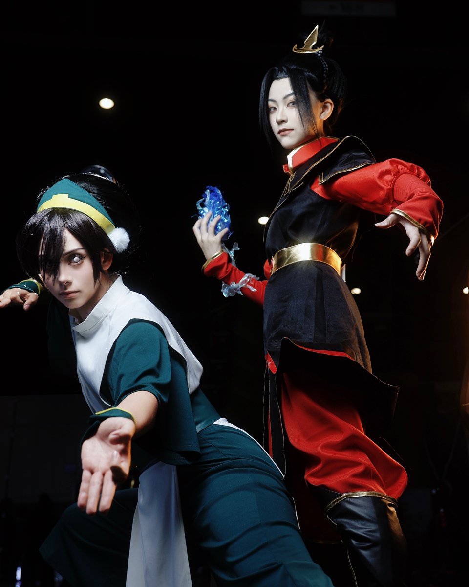 miccostumes's tweet photo. She commands the flames. She moves the mountains. ⛰️🔥

Are you Team Fire or Team Earth?
Cosplayers: 鬼草, 燕子 https://t.co/y1awIkBoZX