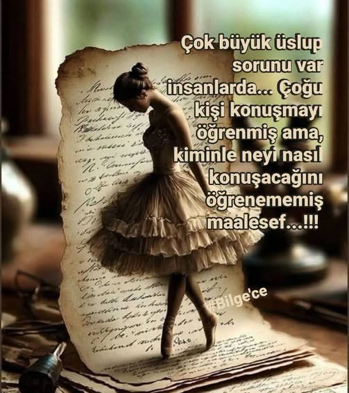 Dede38__'s tweet photo. #ZERAFET...!!!
Rahmetli anneciğim anlatmıştı: bir gün yolda yürürken aynı mahalleden komşularının oğlu karşısına çıkmış ve  "#müsaadenizle Küçük hanım" diyerek  eline bir mektup sıkıştırmış... Mektup "#küçük #hanım sizi seviyorum" diye başlıyormuş... Şu #zerafete, #kibarlığa bakar mısınız💙
Şimdi geldiğimiz noktaya bakarsak, bizim nesil de şimdiki nesile oranla çok daha kibar, çok daha nazik... Ya şimdiki nesil???? 
Biz okullarımızda her sabah şimdi #yasak olan  #Andımız'ı okuyarak yetiştik : "Yasam, küçüklerimi #korumak, büyüklerimi #saymak, yurdumu, ulusumu özümden çok #sevmektir."
Türkçe ders kitaplarımızda onuru, #erdemli olmayı yücelten, beraberinde yurdunu, ulusunu, insanı, hayvanları, doğayı #sevmeyi aşılayan okuma parçaları ile  okul öncesi yine iyiliği, doğruluğu, erdemli olmayı yücelten #masallarla büyüdük, yetiştik...
Şimdiki nesil masallarla büyümüyor... Oyalansın diye ellerine tutuşturulan cep telefonlarında, bilgisayarlarda, tabletlerde #silahlı, vurdulu kırdılı oyunlarla büyüyor. Sevgiyi, saygıyı #öğrenmiyor, bilmiyor. Yetmezmiş gibi gerek sosyal medyada gerek "sanat" adına yapılan sinemaların hemen her cümlesinde #küfürle karşılaşıyor... Sinemada değil tartışma, #sohbet edilen bir sahnede bile insanları küfürlü konuşuyorlar... Sonucu da ortada... Bizim ailemizde, yetiştiğimiz çevrede, okulumuzda küfür #ayıp sayılırdı. Şimdilerde "#sanat" çalışmalarında bile yer bulduğuna göre özenilecek şey olmuş...
Aile, toplum ve devlet olarak #eğitim konusu ciddiyetle ele alınmadıkça daha iyiye gitmeyeceğimiz kesin...!!!
#Bilge'ce ✍️
Yolu iyilikten, güzellikten, Sevgiden geçen herkese selam olsun 🌹🙋‍♀️🩵