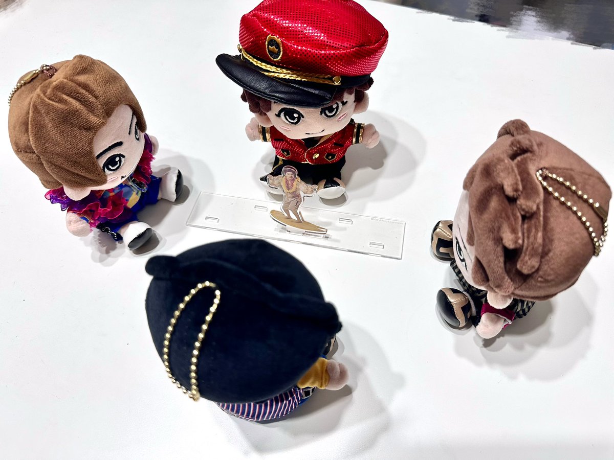 uho_11's tweet photo. 4人でパパ潤を取り囲むことにより潤くんぬいを錬成する作戦 https://t.co/MrWEyttO5F