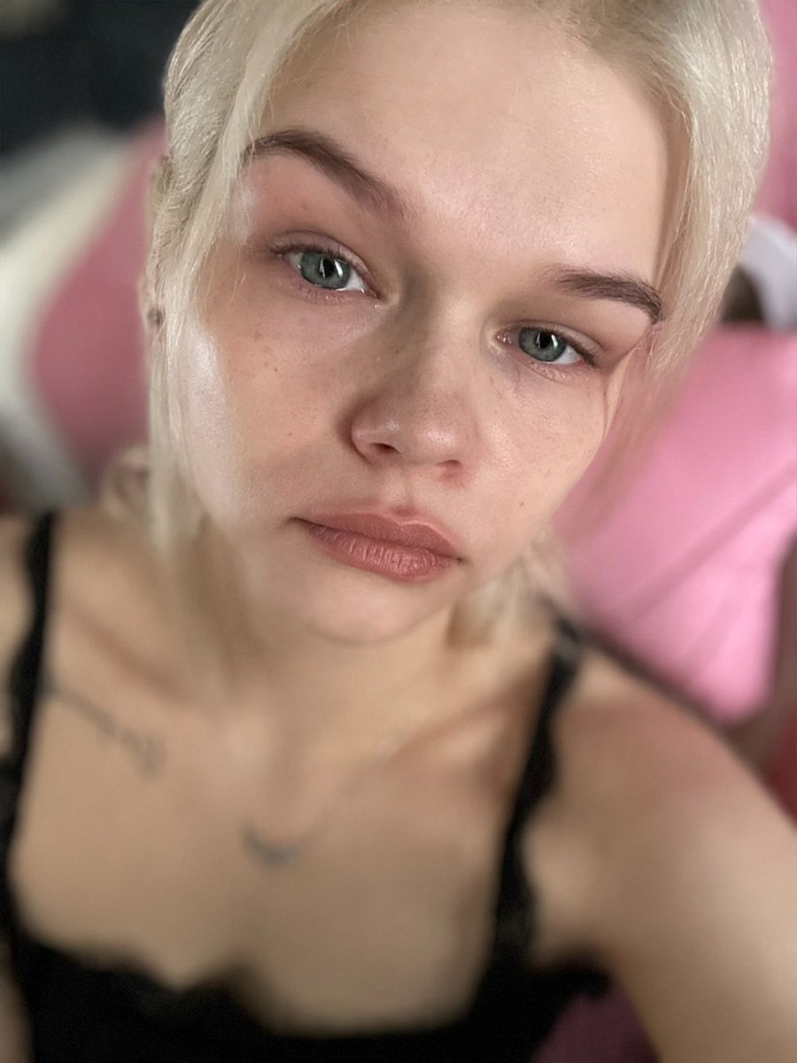 Dashulyaa1's tweet photo. Today, the dentist made an incision in my upper gum, and the orthodontist placed a metal button on my tooth. It was incredibly painful. I was worried and anxious. I can't smile, I can barely talk. But I can cry 🥺
I'm craving some kind of sudden joy... https://t.co/DF00h5uYWx