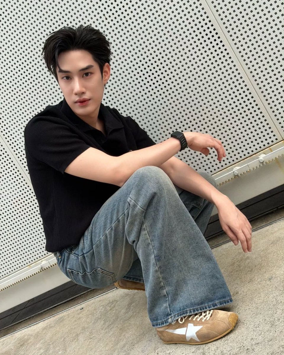 LOfficielThai's tweet photo. #StarStyle Golden Goose Marathon Speed สนีกเกอร์สปอร์ตวินเทจที่ได้แรงบันดาลใจจากรอง��ท้าวิ่งยุค 70s ถ่ายทอดโดย ซี ทวินันท์ (#sea_tawinan), เติ้ล (#tle_mtm), เฟิร์สวัน (#firstone), เอินเอิน ฟาติมา (#earnmuien), นินน่า ญาณิน (#ninnayanin) และ เกรซ (#gracebudsarin)
#LOfficielThailand https://t.co/uxuN80NCn8