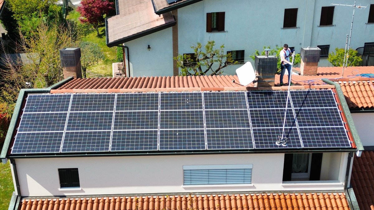 TecnoELsrl's tweet photo. La manutenzione è essenziale per garantire che il tuo investimento fotovoltaico produca il massimo della sua efficienza. https://t.co/jayQQ6t8V2