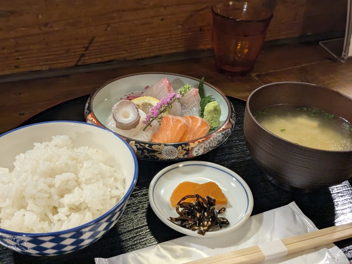Pp1Zf1's tweet photo. カレー屋だったお店が先月閉店。
翌月にはお魚料理のお店になってました。
近くにはお寿司屋が出来るそうな。

#前原中央 #RoseCandyStore #今日のお昼ご飯 https://t.co/dhnESqakAc