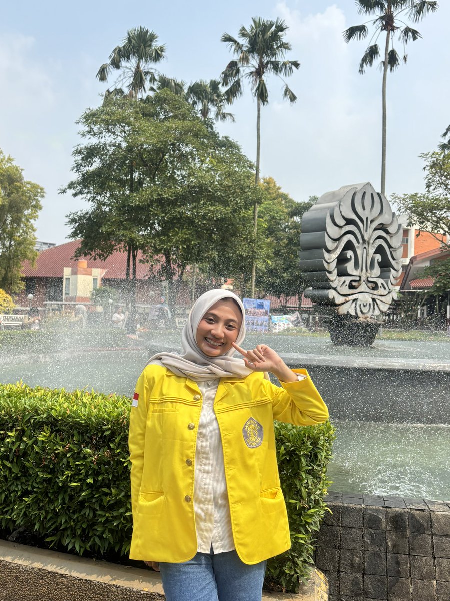 ghaglory's tweet photo. konon katanya, ini titik terendah mahasiswa https://t.co/J2YDf2JUSa