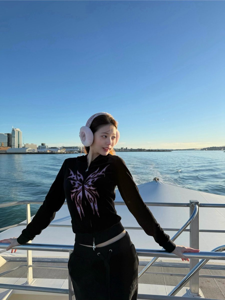 forever_ive6's tweet photo. WAIT LIZ WENT ON A YACHT TOO?? AND DRANK WINE? DID YOUNGLIZ WENT ON A DATE?!? https://t.co/zX8drVuEw6