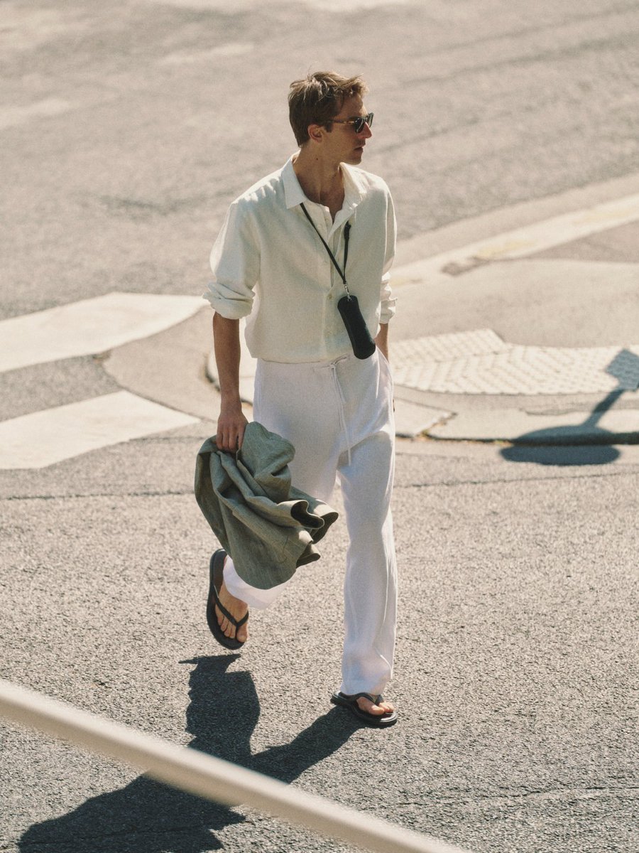 massimodutti's tweet photo. Le Marais | Seen through details that shape the everyday life of Paris,quiet, precise and always intentional. Discover the collection: https://t.co/Cx6HEHUB66

#MassimoDutti #NewInDutti https://t.co/ikQs9TLMSu
