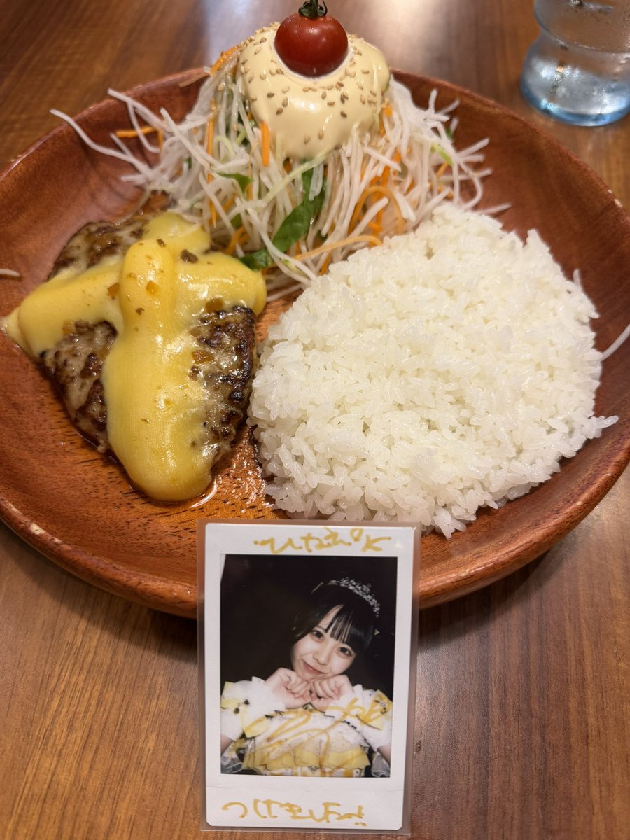 ucha_hinacha's tweet photo. 遠征したのに名古屋名物食べることを諦めた人の末路ˆ- ·̫ -ˆ https://t.co/pYtZzdqHQP