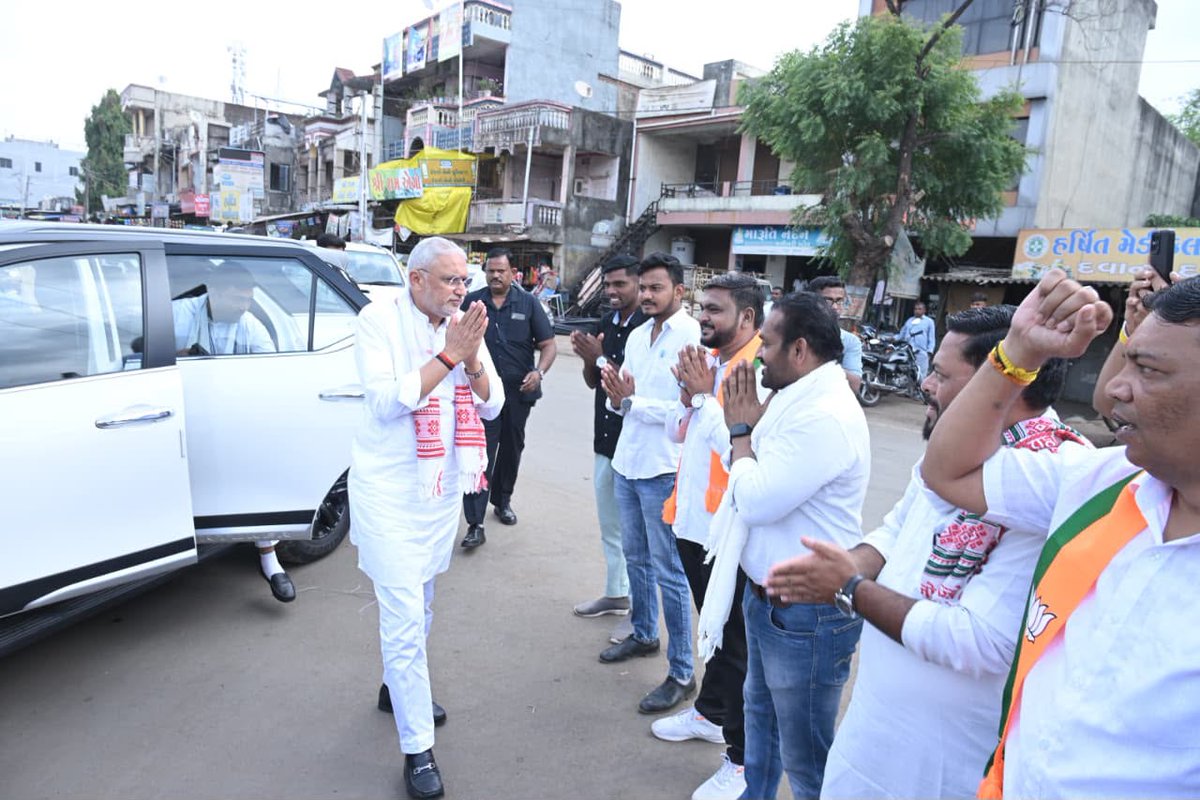 iJagdishBJP's tweet photo. આજે ડેડીયાપાડા ખાતે આદિવાસી અસ્મિતાના પ્રતીક અને ક્રાંતિવીર જનનાયક ભગવાન બિરસા મુંડાજીની પ્રતિમાને પુષ્પાંજલિ અર્પણ કરી. 

જય જોહાર, જય આદિવાસી https://t.co/Mauv8Moumq