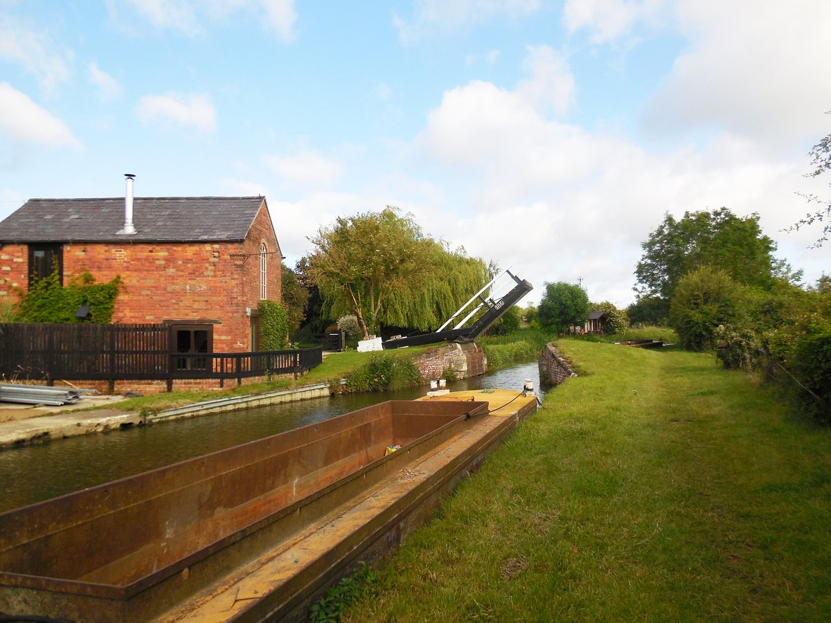 retired_tom's tweet photo. My photos from #June 2019
@CanalRiverTrust #OxfordCanal #NellBridge #Aynho #Bridge #LiftBridge #Narrowboat #Reflections
#Canals & #Waterways can provide #Peace & #calm for your own #Wellbeing #Lifesbetterbywater #KeepCanalsAlive https://t.co/1gi3xXlfq5