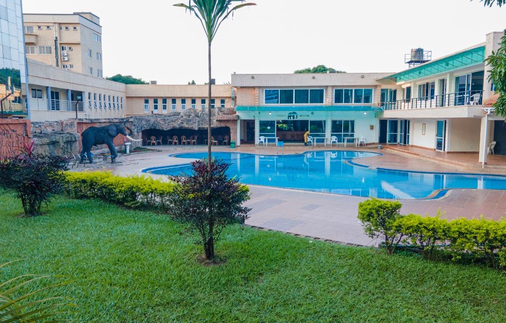 BOMAHHOTELLTD's tweet photo. Welcome to @BOMAHHOTELLTD 

Comfort, convenience &amp; class, all in one stay! — Well appointed rooms, fully equipped gym, swimming pool, 24/7 restaurant, conference halls, sauna, ample parking etc

We’ve got everything you need under one roof.

Plan your stay with us +256 39 3238127 https://t.co/quuU3jYHxV