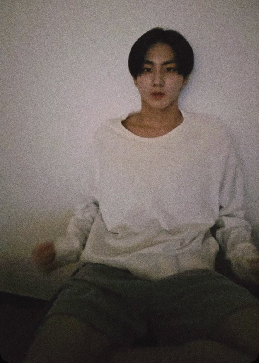 0209coded's tweet photo. wearing shorts on his live?!??? YANG JUNGWON PLEASE https://t.co/WLC3dONM2y