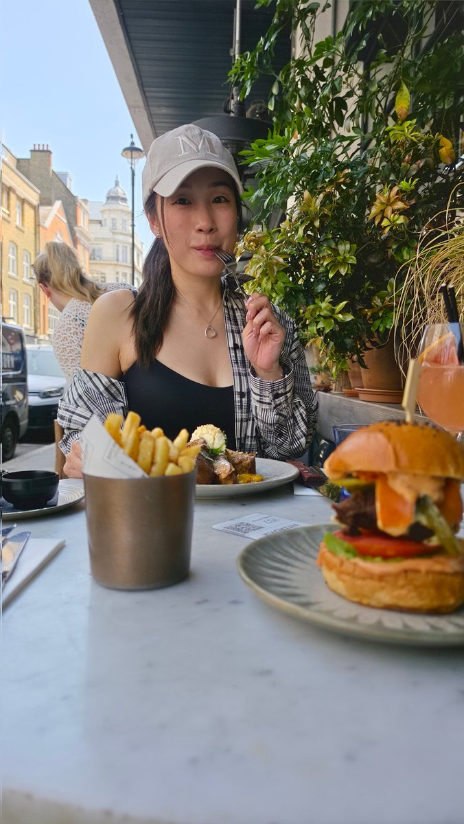 victoriacheng's tweet photo. Last day in London, it was an honor to desk host VCT Masters for group stage. Sorry no Pacific trophy 😔, we go next. https://t.co/LqqSqlY7qE