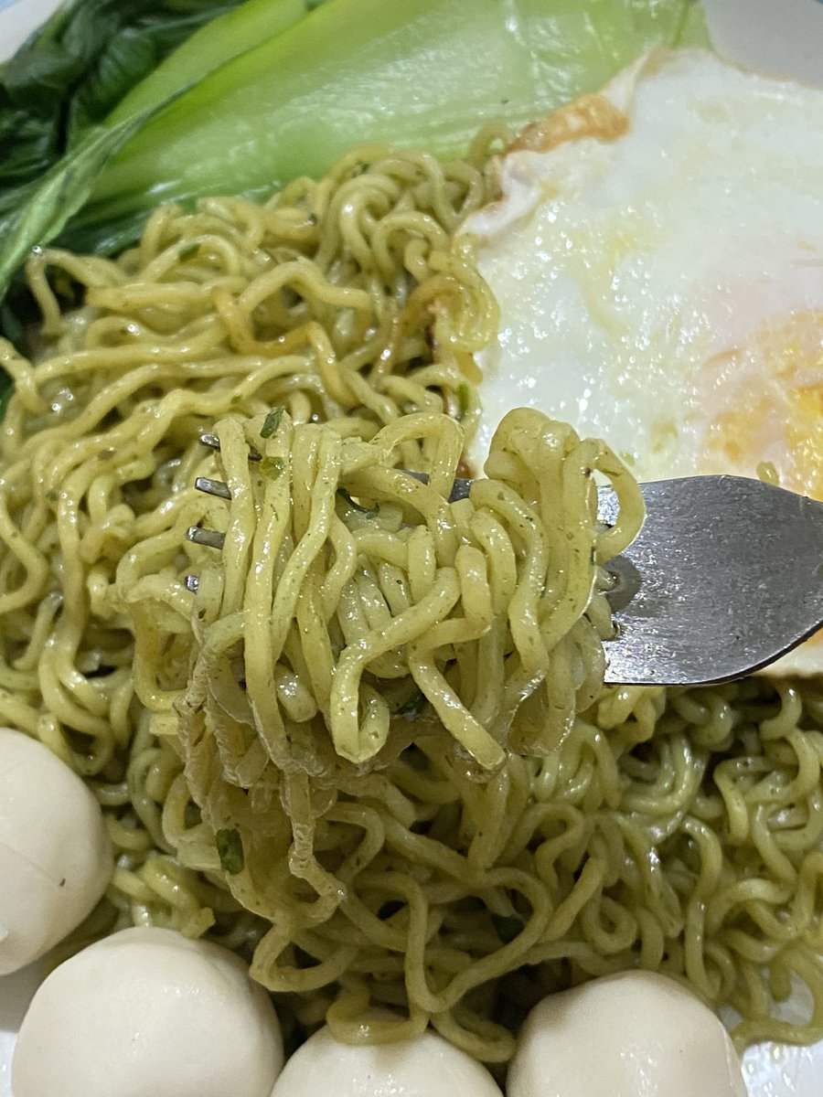 _serealiaa's tweet photo. Mau indomie cabe ijo nggak @rizrizkyamalia ?? Tapi pakcoyku nggak dilipet nih 🤣🤣

Aku masak sendiri lho ya, nggak nyomot gugel 🤭 https://t.co/fPgGw8uXXC