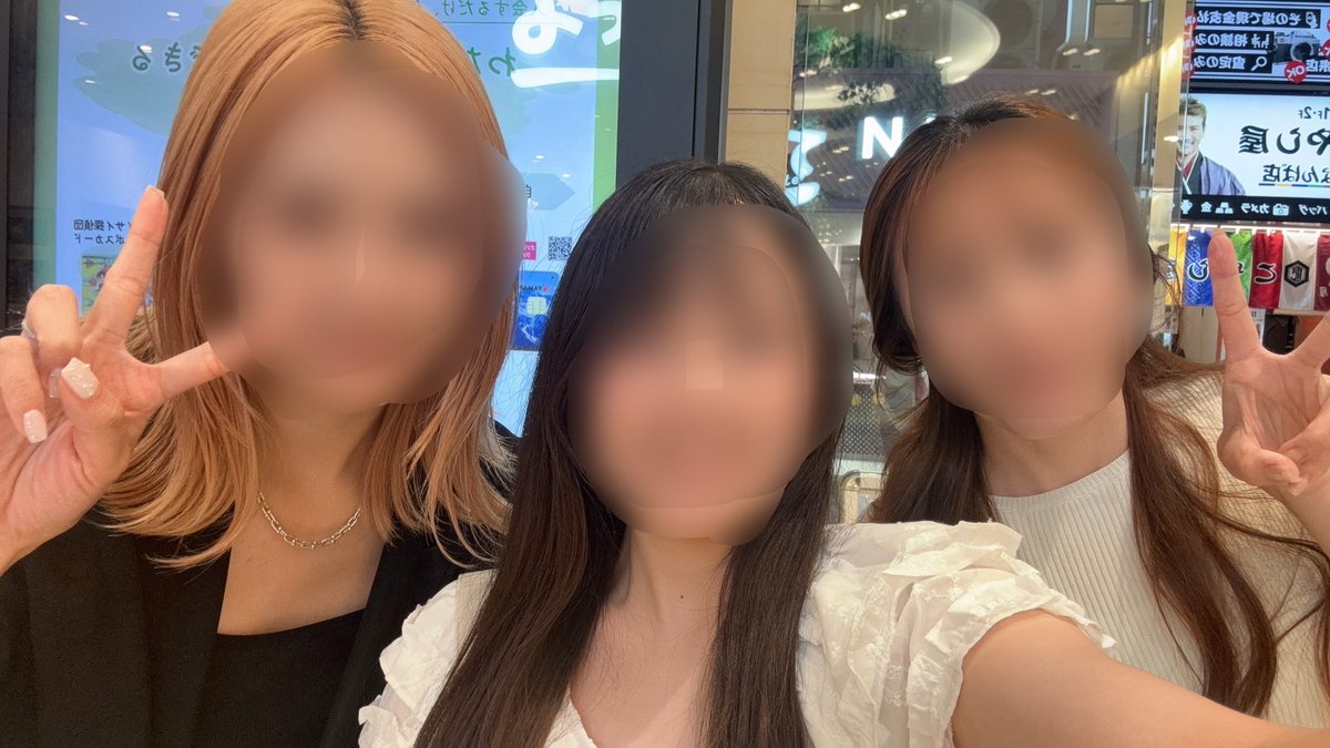 kh970129's tweet photo. 大好きなお姉様(勝手にw)たちと
フラゲ鑑賞会🩶💛
楽しかったー！！！
ガチャの話が1番盛り上がったけどwww
夏休み明けまた遊びましょー🐥 https://t.co/smKnaP0WHq