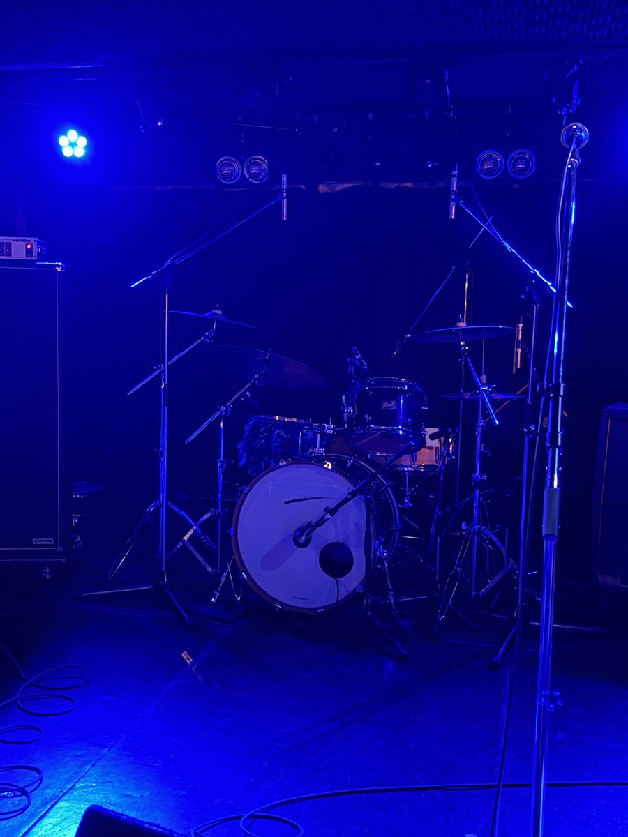 veln's tweet photo. Heavenstamp ONE-MAN LIVE at Shibuya LUSH

エレキセットで今日も素晴らしいライブ
3人編成になってからもライブの度に良くなってきている気がする

全部良かったけど、特にイースターエッグ、ショートフィルム、歓喜の歌は感動

最初から最後まで幸せにひたって楽しんだ
ありがとう

#Heavenstamp https://t.co/LVIEZP7seI