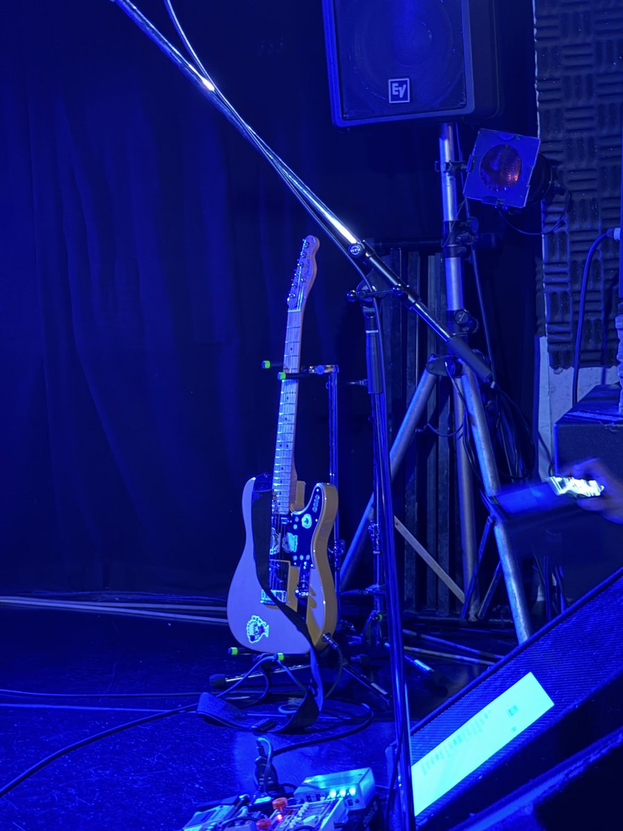 veln's tweet photo. Heavenstamp ONE-MAN LIVE at Shibuya LUSH

エレキセットで今日も素晴らしいライブ
3人編成になってからもライブの度に良くなってきている気がする

全部良かったけど、特にイースターエッグ、ショートフィルム、歓喜の歌は感動

最初から最後まで幸せにひたって楽しんだ
ありがとう

#Heavenstamp https://t.co/LVIEZP7seI