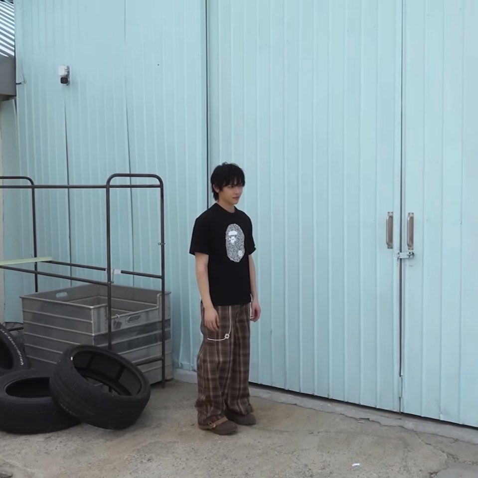 wenofied's tweet photo. he so small he only need one popcorn https://t.co/LTH5B4MjYz