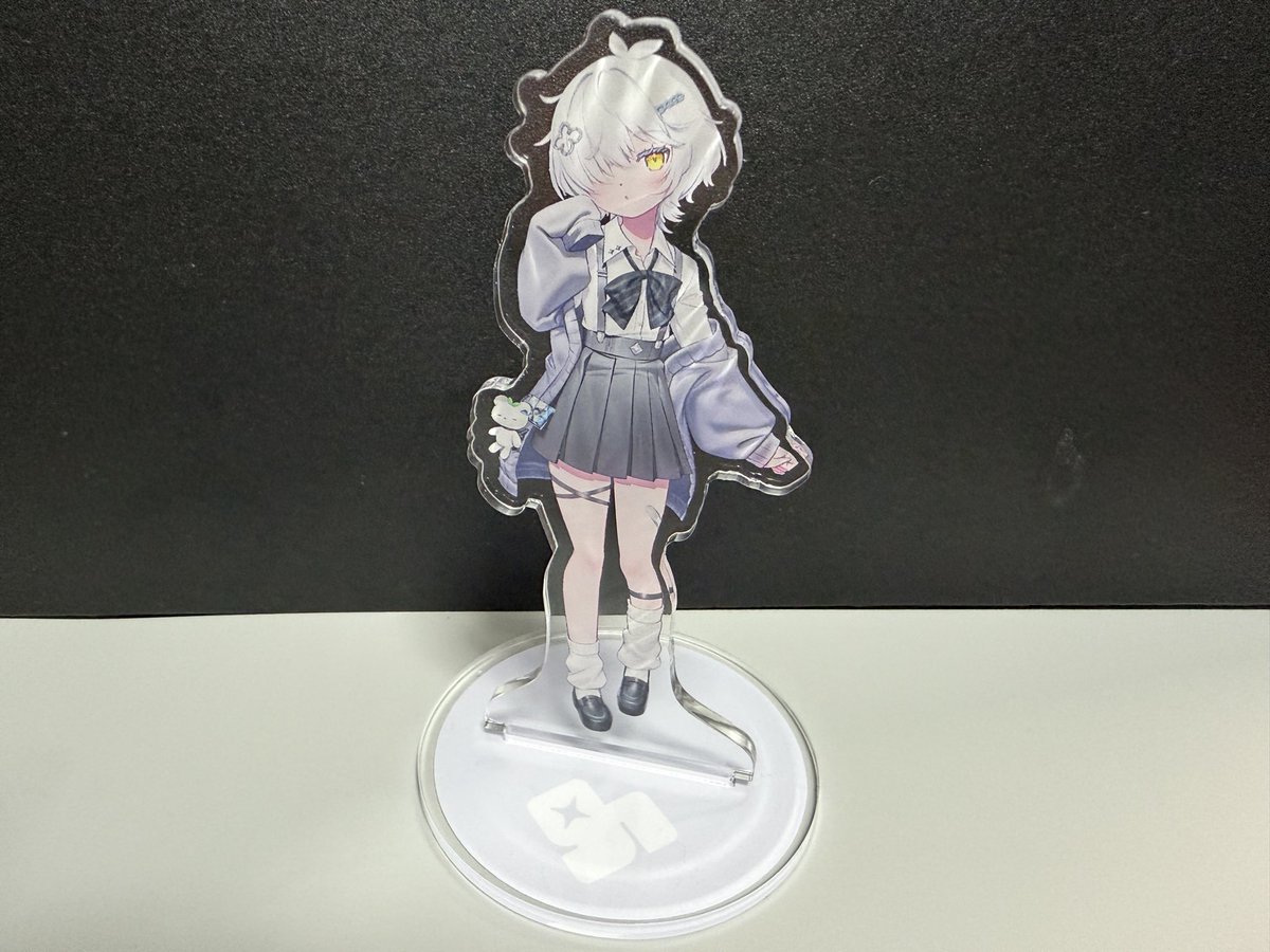 JERKY2323JN2K's tweet photo. アクスタ届いたよ～（最初、台座を裏向きでつけてた笑）    #httpoco https://t.co/c2WJd8LWaa