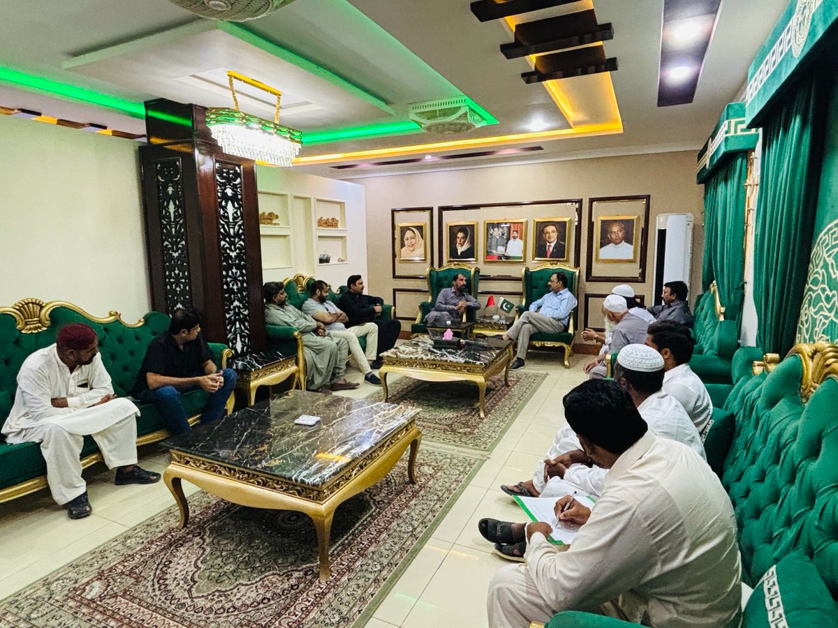NazirABhuttoPPP's tweet photo. MD SSWMB Tariq Nizamani visited Bhutto House today with senior officers. I stressed the need for cleanliness and timely garbage disposal across #TMC_IbrahimHyderi.
Immediate action was directed, and we renewed our commitment to a cleaner environment for our citizens.
#PPP #PS86 https://t.co/hinEVuGvyP