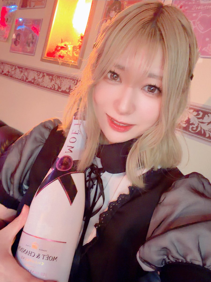 isisui_m's tweet photo. これ撮ってる辺りからもうおかしかったです
昨日はありがとうございます
無事潰れました👏🏻 https://t.co/7HYraQm81y