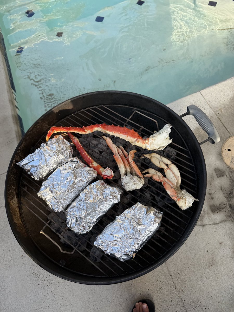 3sCompany87's tweet photo. Beach grill pics https://t.co/k0bgHIdXBw
