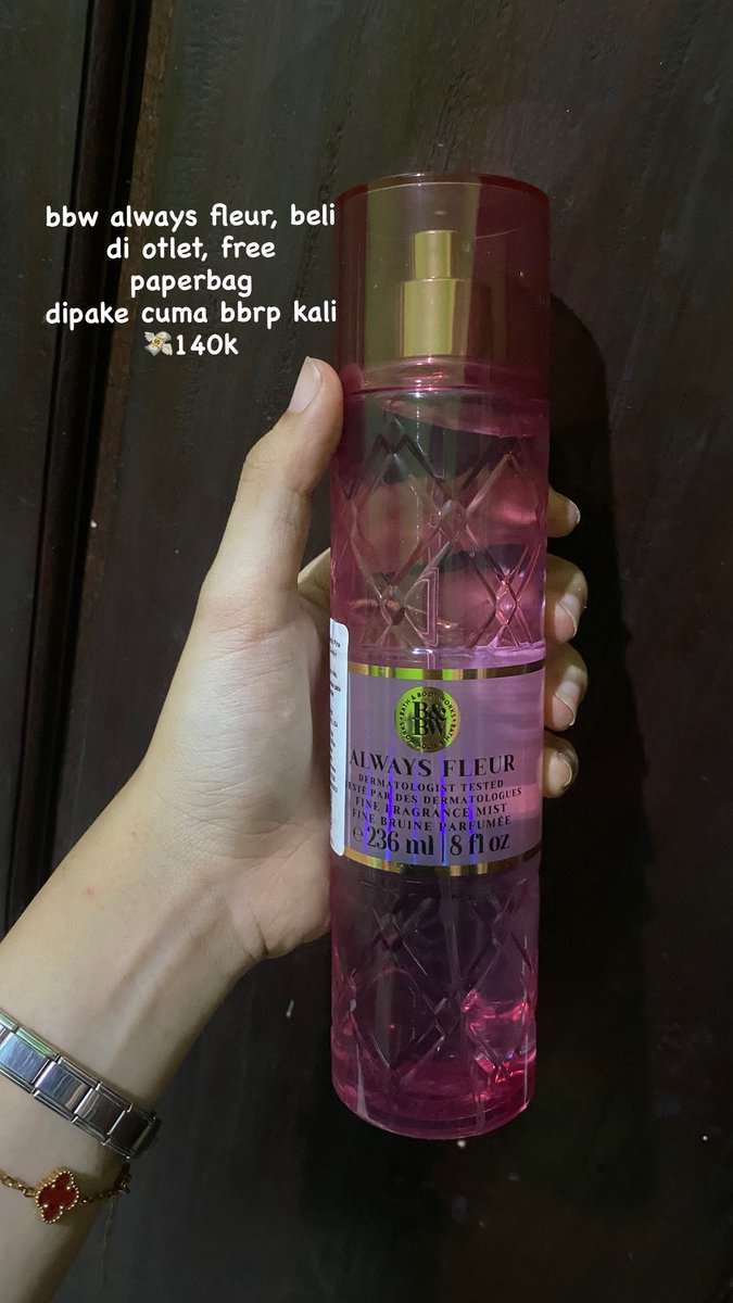 cacash11's tweet photo. beli yuk guys, bisa oyen cod yap. dijual karna aku udah pake skincare dari dokter, daripada ga kepake huhu😭😔 https://t.co/aRd6bc7UWt