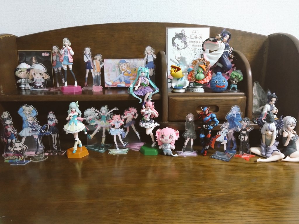 Kando_Milk's tweet photo. アニメイトでフィギュアとか買い過ぎて置く場所全然ない… https://t.co/xROSE9nVgK