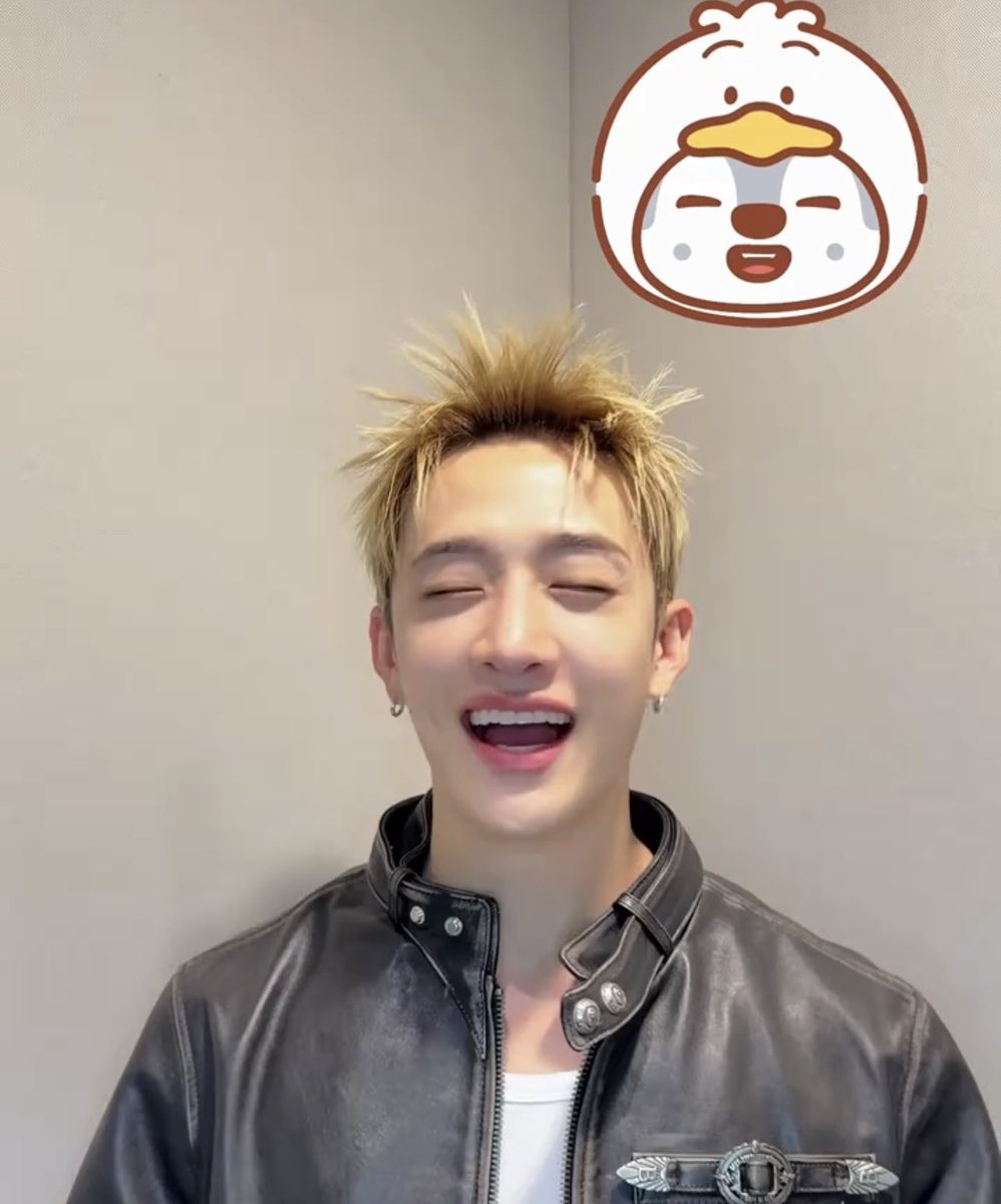 dimpledorm's tweet photo. squinty eye duo ☺️🐤🐸 https://t.co/wPUru55vjR