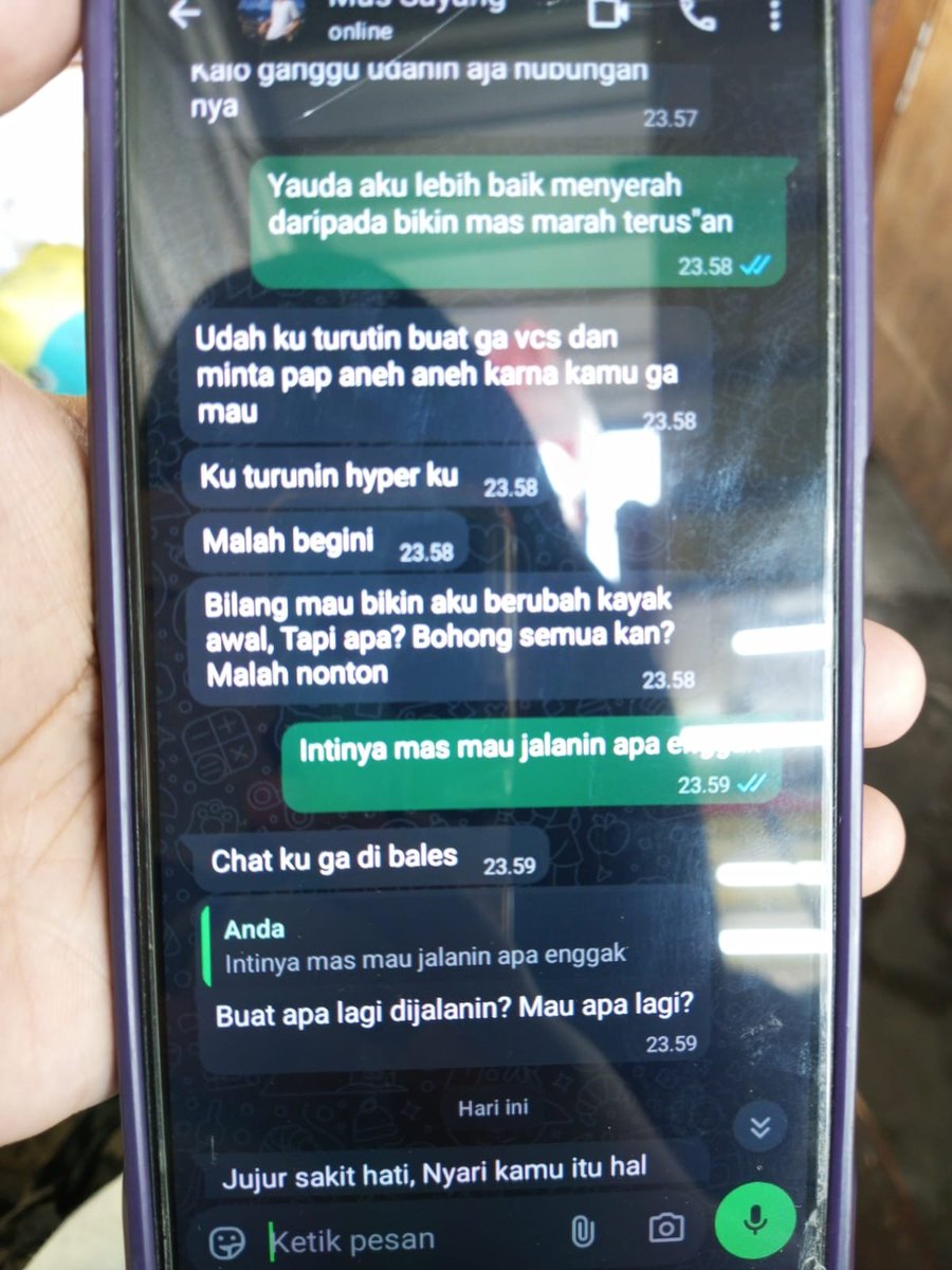 pleopatr's tweet photo. BANTU VIRALIN DAN JUGA TEROR.
 Ceritanya temen gue Nemu cwok didating aps, karena temen gua lugu dan polos. Akibat nya dijadiin mangsa sama musang b1r4h1, bahkan sampe ngancem untuk membunbun keluarganya apabila tidak menuruti kemauan nafsu nya. https://t.co/2FejLS39rP
