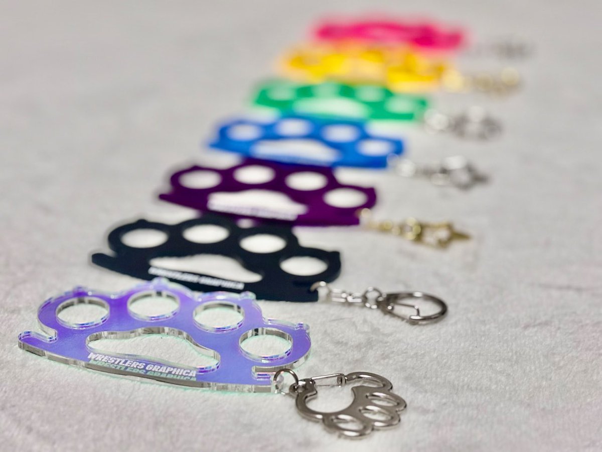 hakoten2017's tweet photo. 【他グッズ】
各色バリエーション豊かです🌈✨

各¥1200
・にゃんこナックルアクリルキーホルダー

各¥800
・プロレス文字キーホルダー　
・アイスキャンディラバーキーホルダー
・I❤️PWキャンディアクリルキーホルダー
・I❤️PWマカロンラバーキーホルダー

各¥500
・I❤️PWバッジ

#レスグラ https://t.co/js9okOqj01