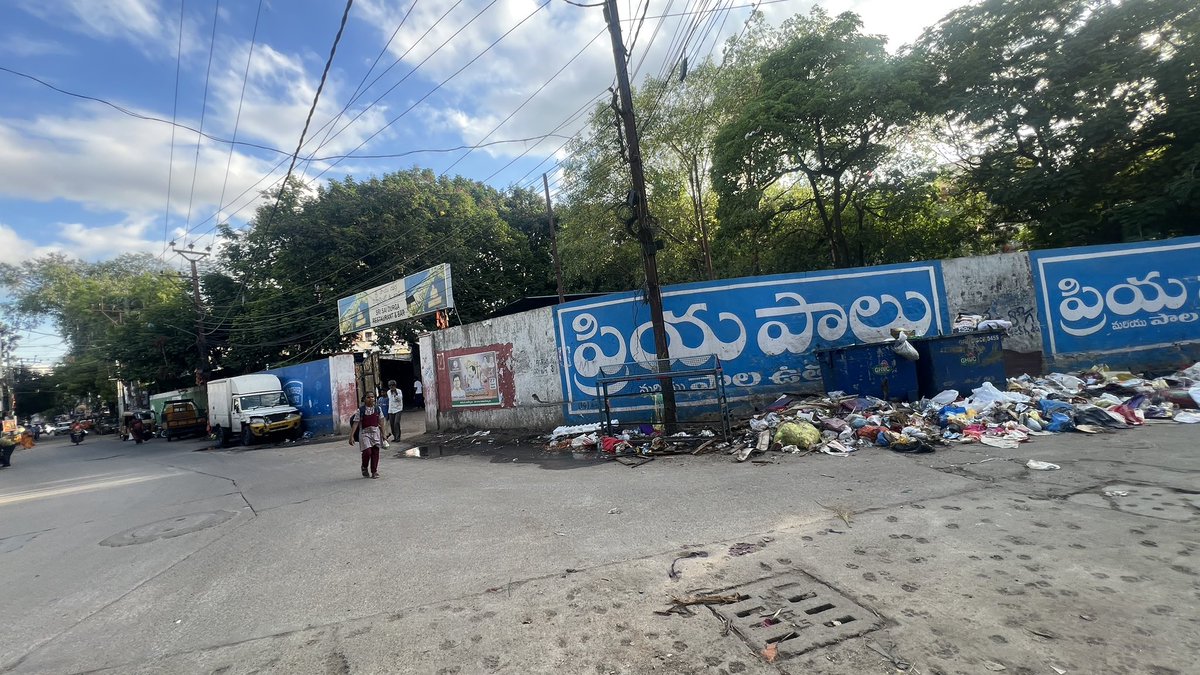 AlwaysSathishK's tweet photo. @GHMCOnline @CommissionrGHMC @ZC_Secunderabad Surroundings of Sri Sai Durga Restaurant and Bar is in worst condition and people are dumping garbage on daily basis . No municipal authorities making awareness program on such incidents and it's A SHAME to GHMC for  ignorance https://t.co/dPc6bfzNEe