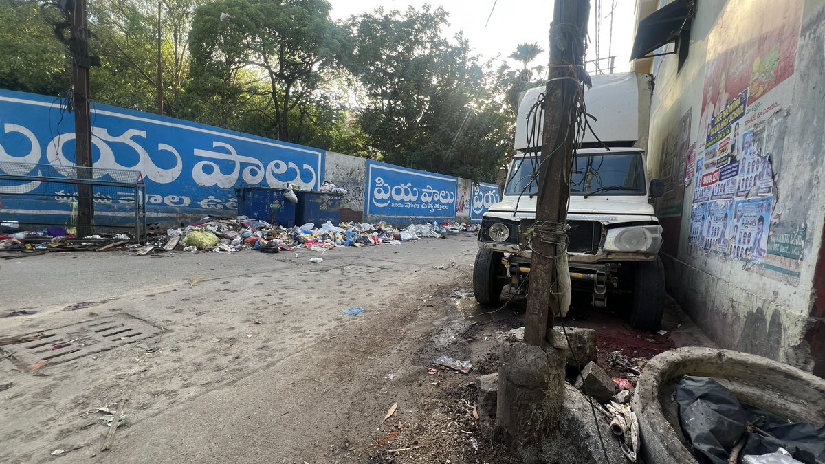 AlwaysSathishK's tweet photo. @GHMCOnline @CommissionrGHMC @ZC_Secunderabad Surroundings of Sri Sai Durga Restaurant and Bar is in worst condition and people are dumping garbage on daily basis . No municipal authorities making awareness program on such incidents and it's A SHAME to GHMC for  ignorance https://t.co/dPc6bfzNEe