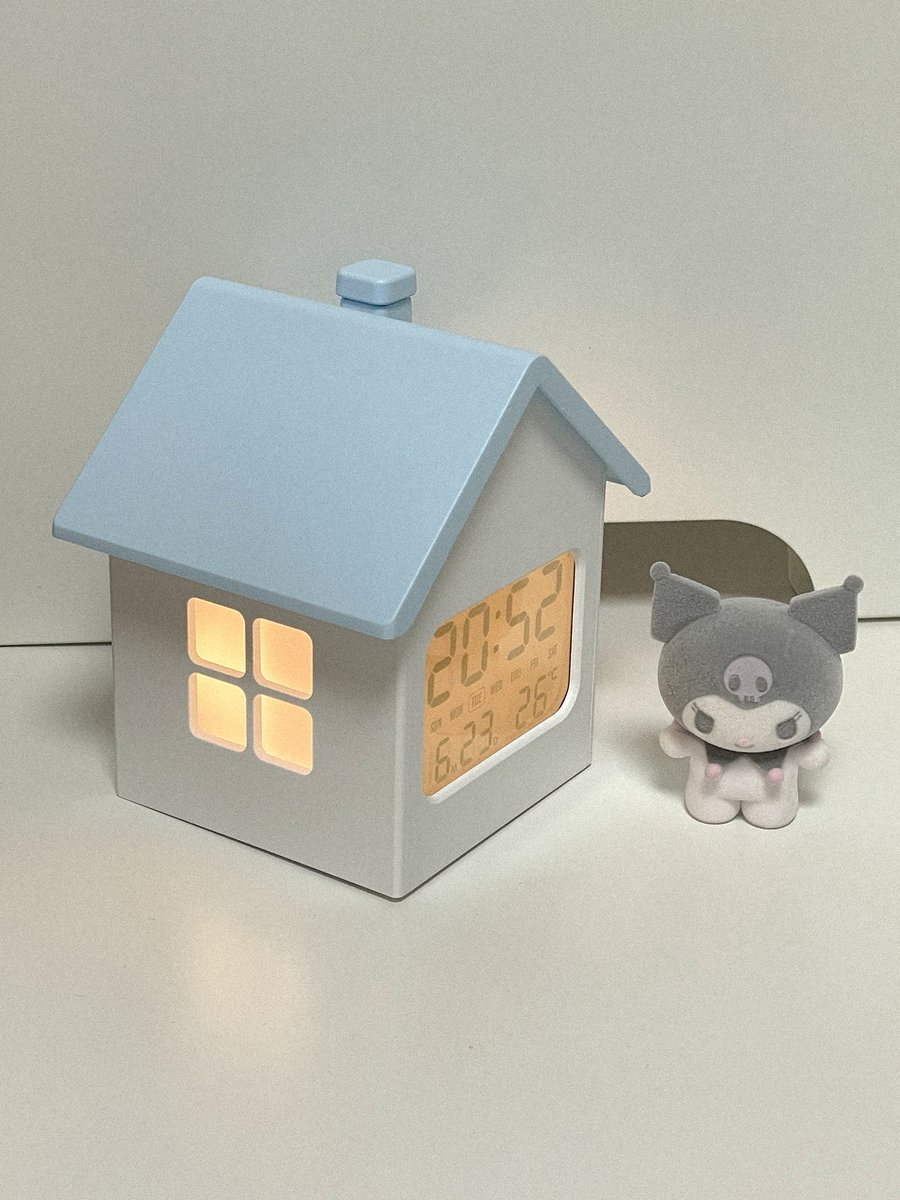 archiveofbam's tweet photo. 다이소에 귀여운 시계가 있길래 장만함 🩵🏠
불도 들어온다 .. 💡 https://t.co/KfzzZKDldZ
