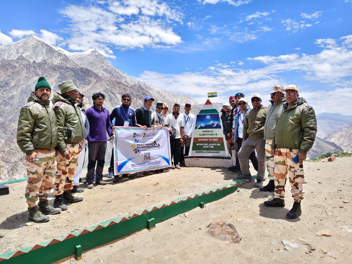 mansukhmandviya's tweet photo. Connecting India, one border village at a time! 🇮🇳

Commendable efforts by @MYBharat volunteers at Shipki La Pass as part of the Viksit Vibrant Village Program. Gaining border security insights from our ITBP Jawans and learning about the strategic importance of India's frontier regions will significantly enhance the awareness and real-world learning of our yuva shakti.