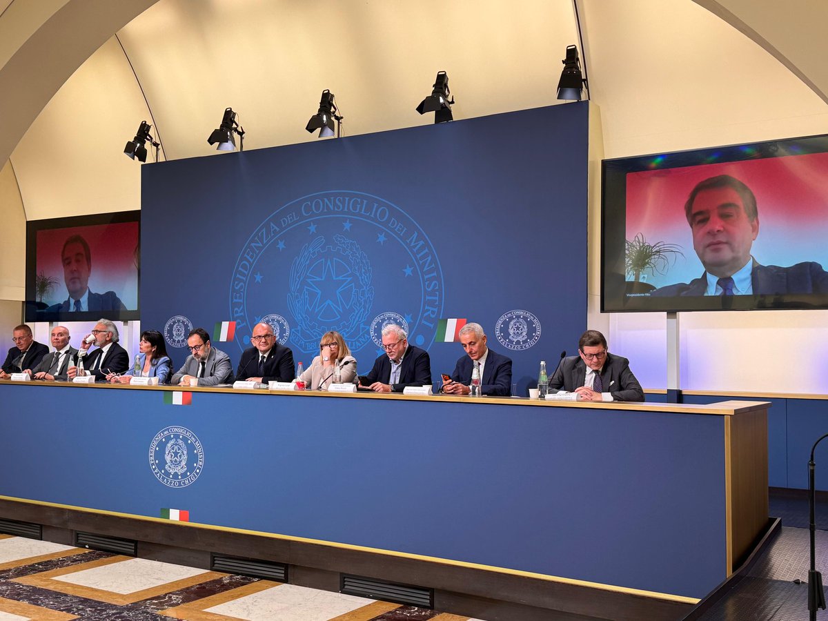 RaffaeleFitto's tweet photo. 🇪🇺🇮🇹 Oggi ho partecipato alla presentazione del Rapporto Annuale sulla ricostruzione del Centro Italia dopo il sisma del 2016.

Una tragedia che ha lasciato ferite profonde, soprattutto nelle comunità e nei territori colpiti. La ricostruzione resta una priorità, ma deve accompagnarsi a una visione più ampia: prevenzione, servizi, lavoro, competitività e opportunità concrete per i giovani.

La politica di coesione svolge un ruolo centrale in tutti questi aspetti. Per questo è fondamentale una collaborazione forte e concreta tra istituzioni europee, nazionali e regionali.

🇬🇧 Today I took part in the presentation of the Annual Report on the reconstruction of Central Italy following the 2016 earthquake.

A tragedy that left deep wounds, especially in the affected communities and territories. Reconstruction remains a priority, but it must be accompanied by a broader vision: prevention, services, jobs, competitiveness and concrete opportunities for young people.

Cohesion policy plays a central role in all these areas. This is why strong and practical cooperation between European, national and regional institutions is essential.
