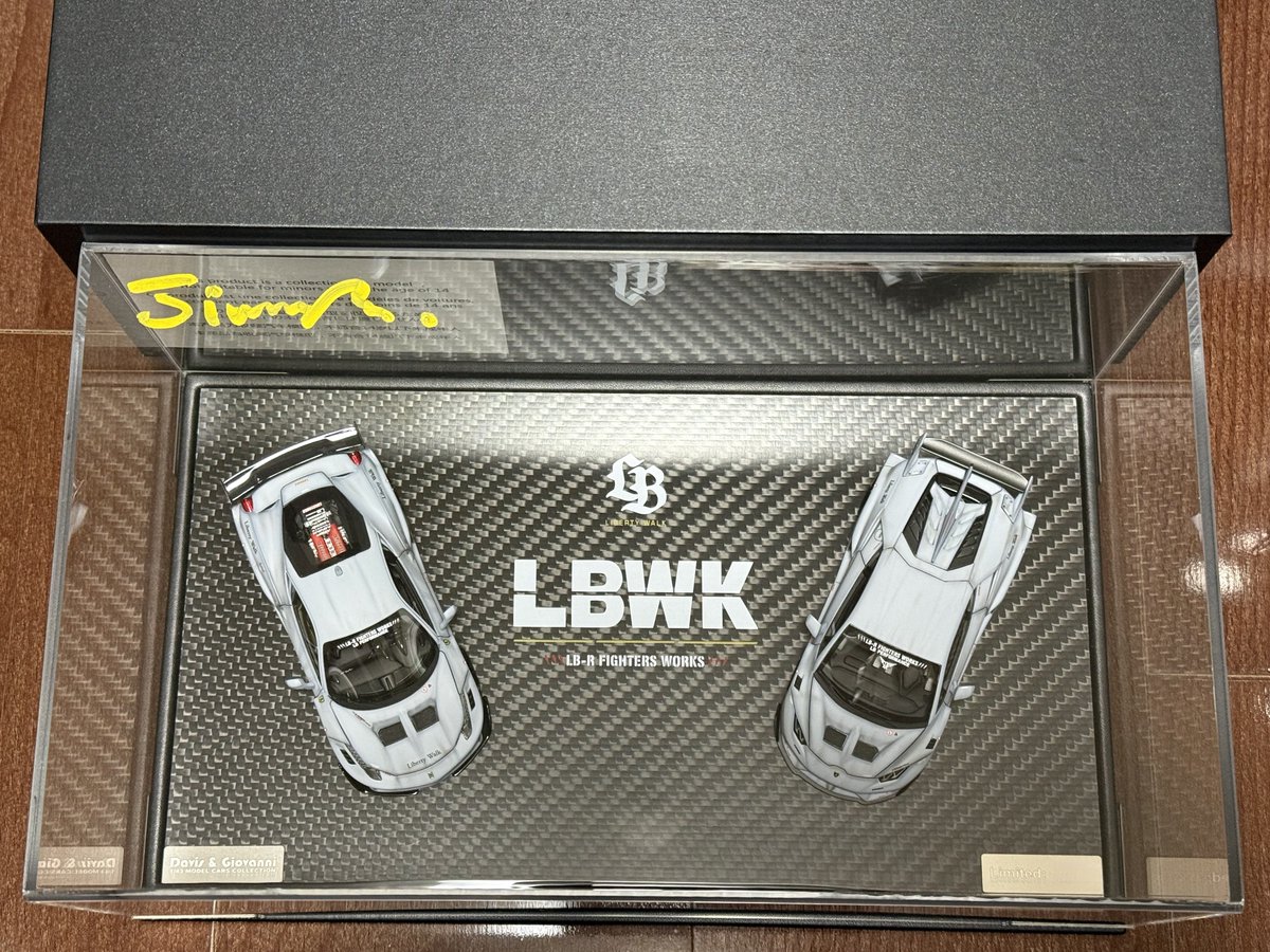 rx7aki's tweet photo. こちらはとある海外ショップの新店オープン記念で特注されたLB 458 GTとHURACAN GTのZero Fighter Setになり、2台セットで特注のカーボンベースも凄いのですが、私にとってはそれ以上にこのsignatureに価値があるんですよね‼️
Amazing🤩 https://t.co/kAdnuixBPH