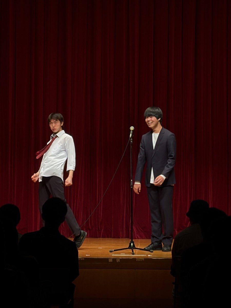LOVE_Z_2026's tweet photo. 【演者紹介】

ウォンバット週間（漫才軍）

《主催者からのコメント》
真っ直ぐ勝負し続け、真っ直ぐウケ続けてるコント漫才師
大喜利強者バヌワナとセンス大声ツッコミ海野
2人は似ているようでどこか対照的
バヌワナは高頻度で髪型が変わるのに対し、海野はいつ見ても名前の無い髪型をしている https://t.co/unR4Gz1ml7