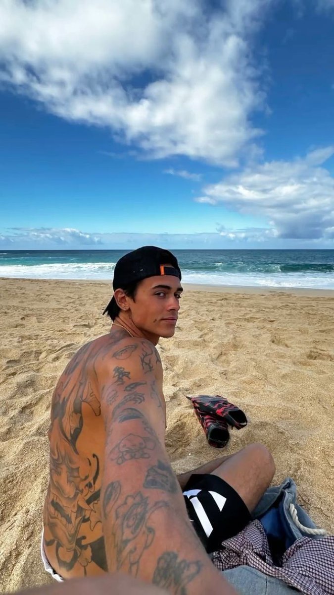 BryanSmithBwC's tweet photo. &amp; — 𝙱𝚎𝚊𝚌𝚑 𝚍𝚊𝚢. — &amp; https://t.co/KGk1rd2ItV