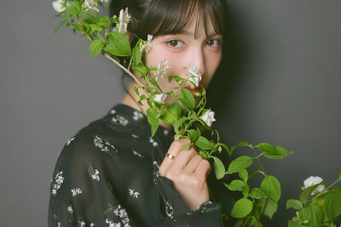 realsound_b's tweet photo. 【フォロー＆RPで #プレゼント！】
#中村ゆりか サイン入りチェキ 1名様
／
✍️#中村ゆりか写真集『Yu LU ri NA』インタビューはこちら！
https://t.co/koIAUXxHEH
📷撮り下ろし写真一覧はこちら！
https://t.co/tbDxxk0n6C
＼
引用RP＆リプライで感想もお待ちしています🎶 https://t.co/6n4SsCWj4Q