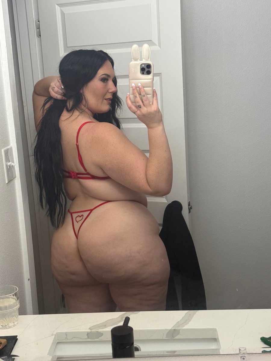 thecurvyfoxx's tweet photo. fuckk I feel good in this.. do you like it? https://t.co/wgvtuK9MPC